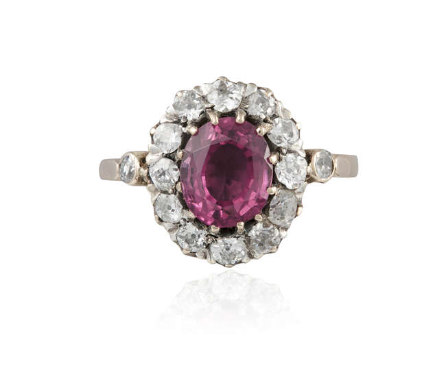 A SPINEL AND DIAMOND CLUSTER RING A SPINEL AND DIAMOND CLUSTER RING