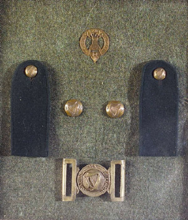 LOT 450 LIMERICK REGIMENT IRISH VOLUNTEERS FRAMED COLLECTION OF 