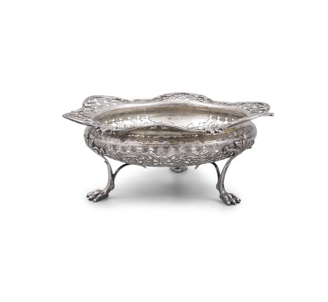 A PIERCED SILVER BOWL

Sheffield c.1908, maker's..., Fine Irish Art at Adams Auctioneers